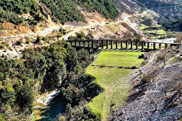 Albania 4x4 car rental. The Ali Pasha Aqueduct in Albania
