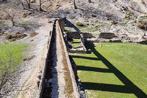 Albania 4x4 car rental. The Ali Pasha Aqueduct in Albania
