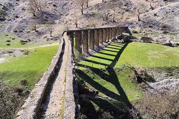 Albania 4x4 car rental. The Ali Pasha Aqueduct in Albania